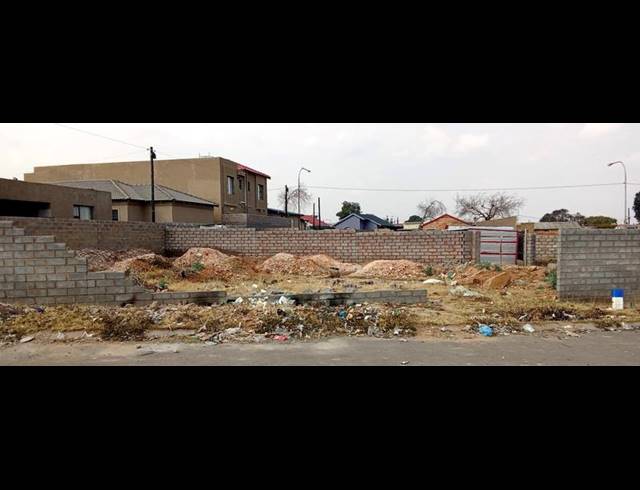 LAND FOR SALE IN MEADOWLANDS